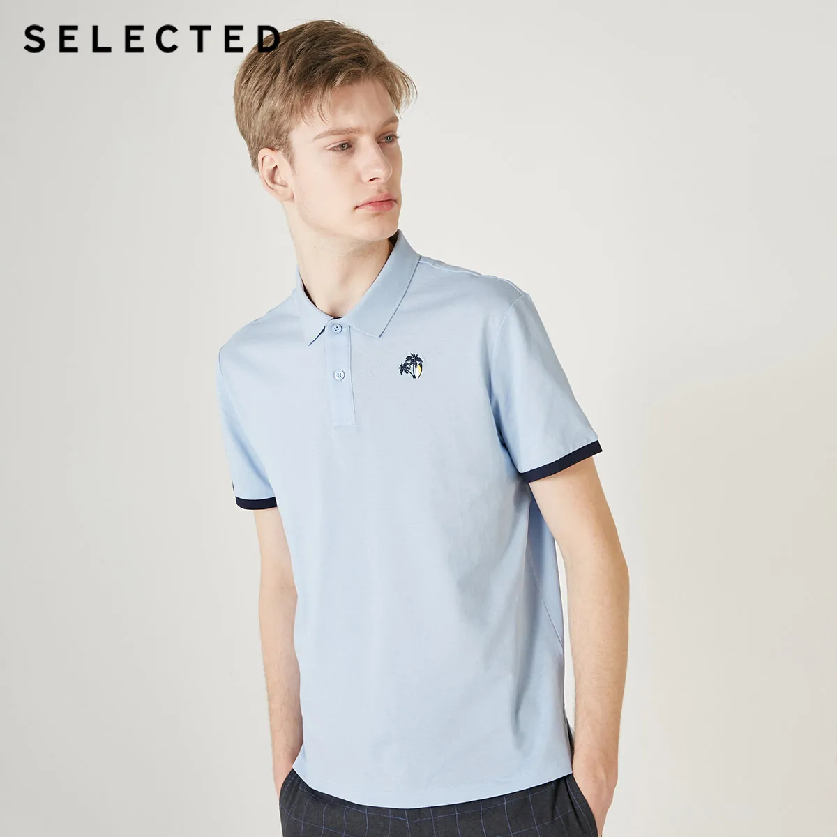 Мужская рубашка-поло с короткими рукавами и вышивкой с отложным воротником | 419206510 - Цвет: HAMBRAY BLUE