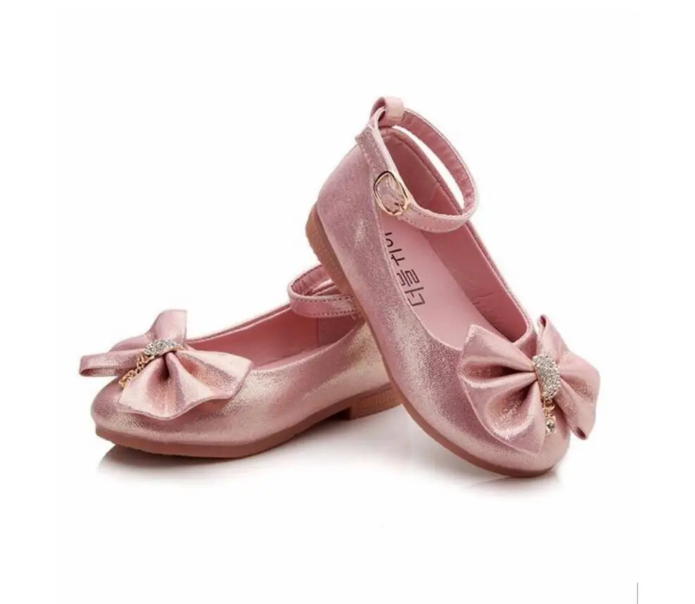 Дети принцесса обувь бренд мягкая подошва из искусственной кожи бантом цветы кроссовки Женская модельная обувь со стразами