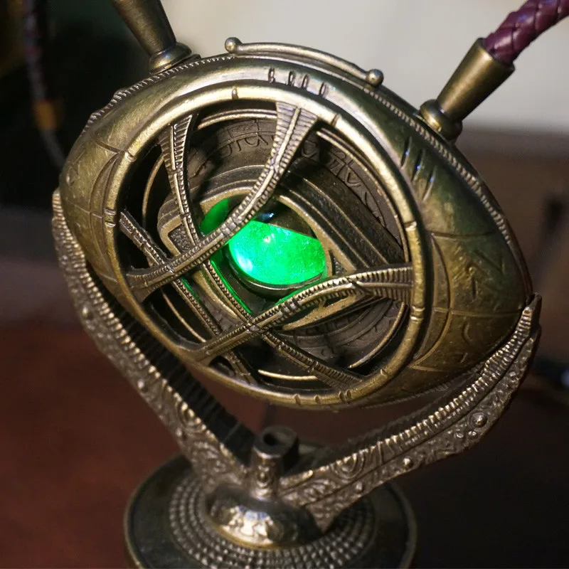 Amazon.com: Marvel Doctor Strange Eye of Agamotto 1:1 Scale Light-Up Prop  Replica Necklace