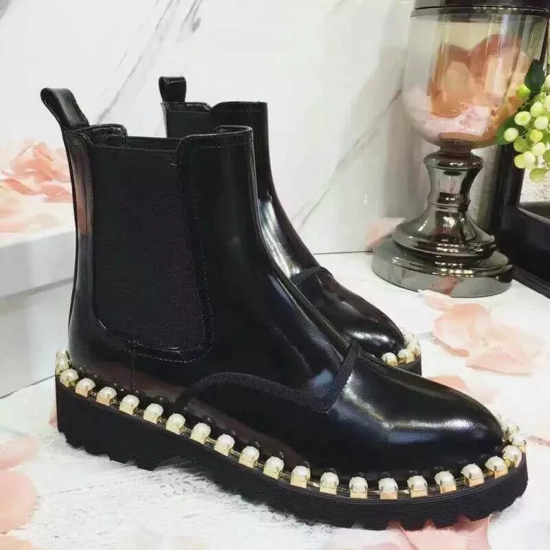 

Elegant Vintage Women Ankle Boots Beading Patent Genuine Leather Flats Famous Brand Sweet Comfortable 2017 Fashion New Style