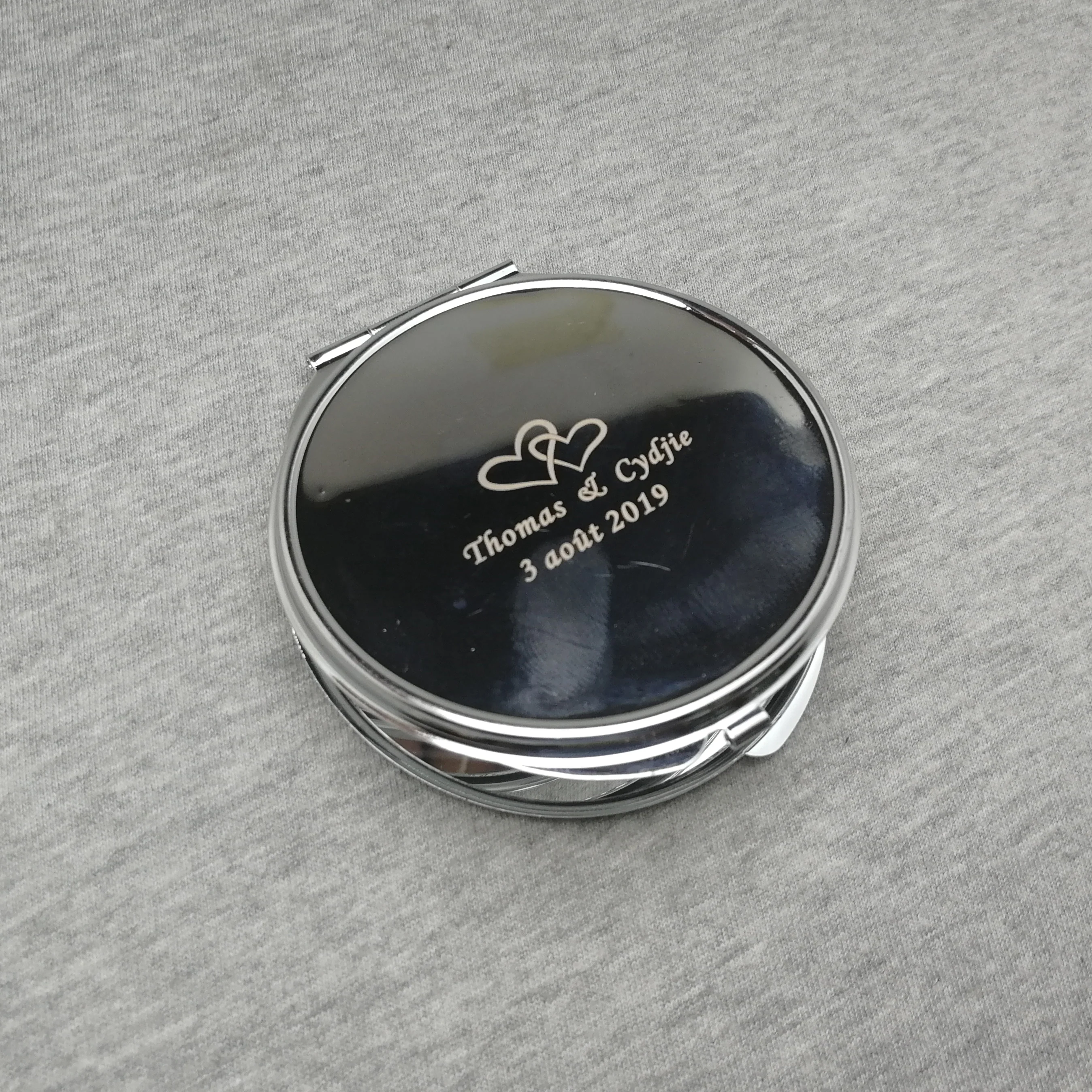 

Cute beauty tool mirror customized free with my design and logo 30pcs/lot custom free with your text and design on the backside