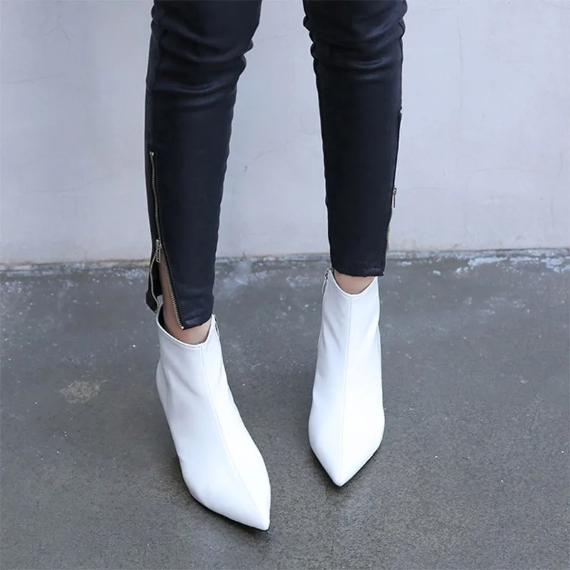 Белые ботинки с острым носком на высоком каблуке; сезон осень-зима; новые ботинки Martin на тонком каблуке; открытые ботинки; женские ботинки; весенние тонкие ботинки