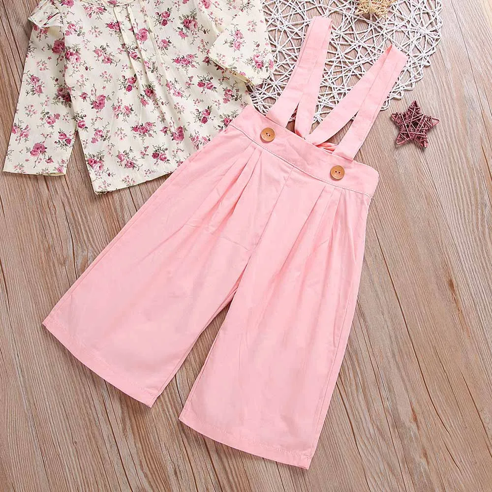 Новинка года; брендовые комплекты одежды для маленьких девочек с шортами на лямках розовые топы с длинными рукавами, оборками и цветочным принтом; яркие штаны в полоску; 827