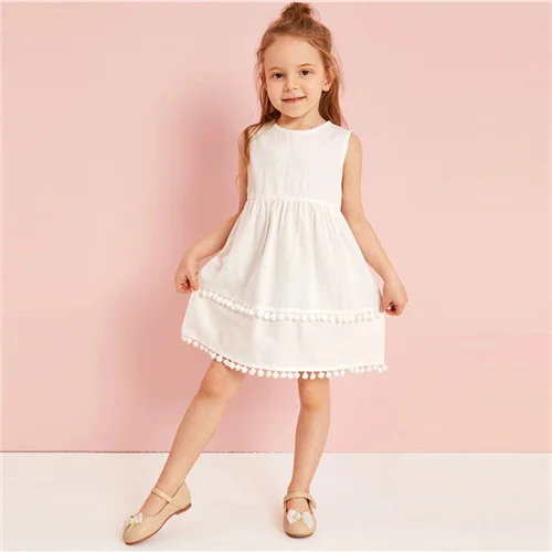 SHEIN Kiddie/милое белое однотонное платье на молнии сзади с помпонами для маленьких девочек; коллекция года; летнее расклешенное платье без рукавов с высокой талией в стиле бохо - Цвет: Белый