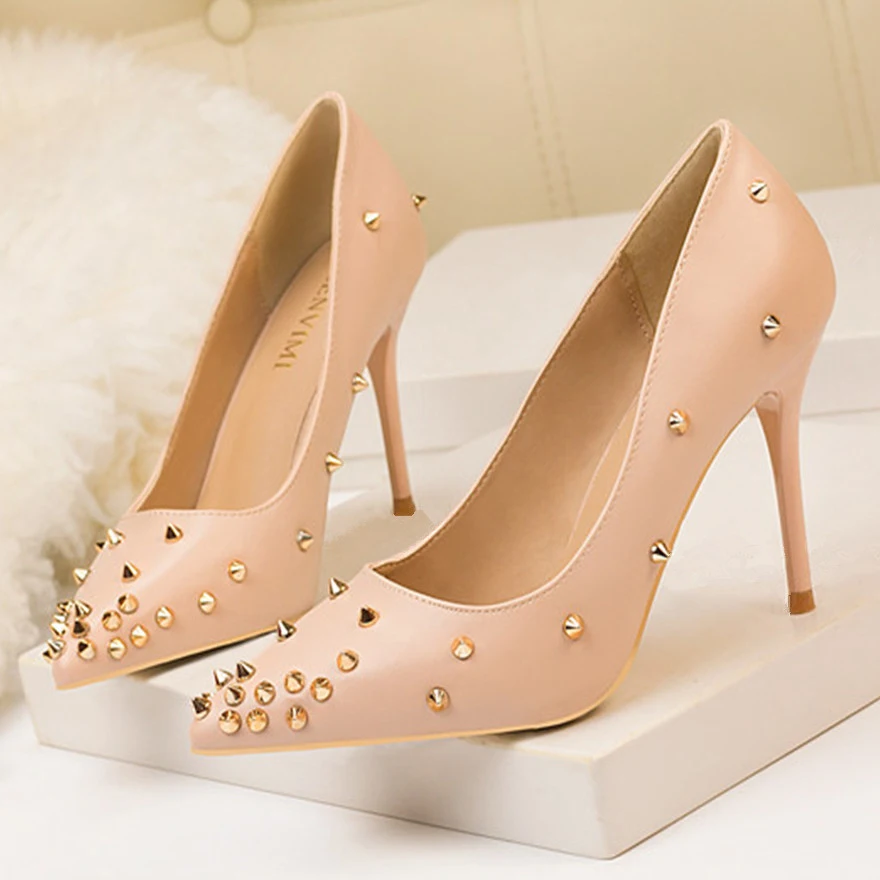 

2019 New Fashion Rivets Pointed Toe Women Pumps Solid PU Leather Women's Sexy Party Shoes Female Shallow High Heels Office Shoes