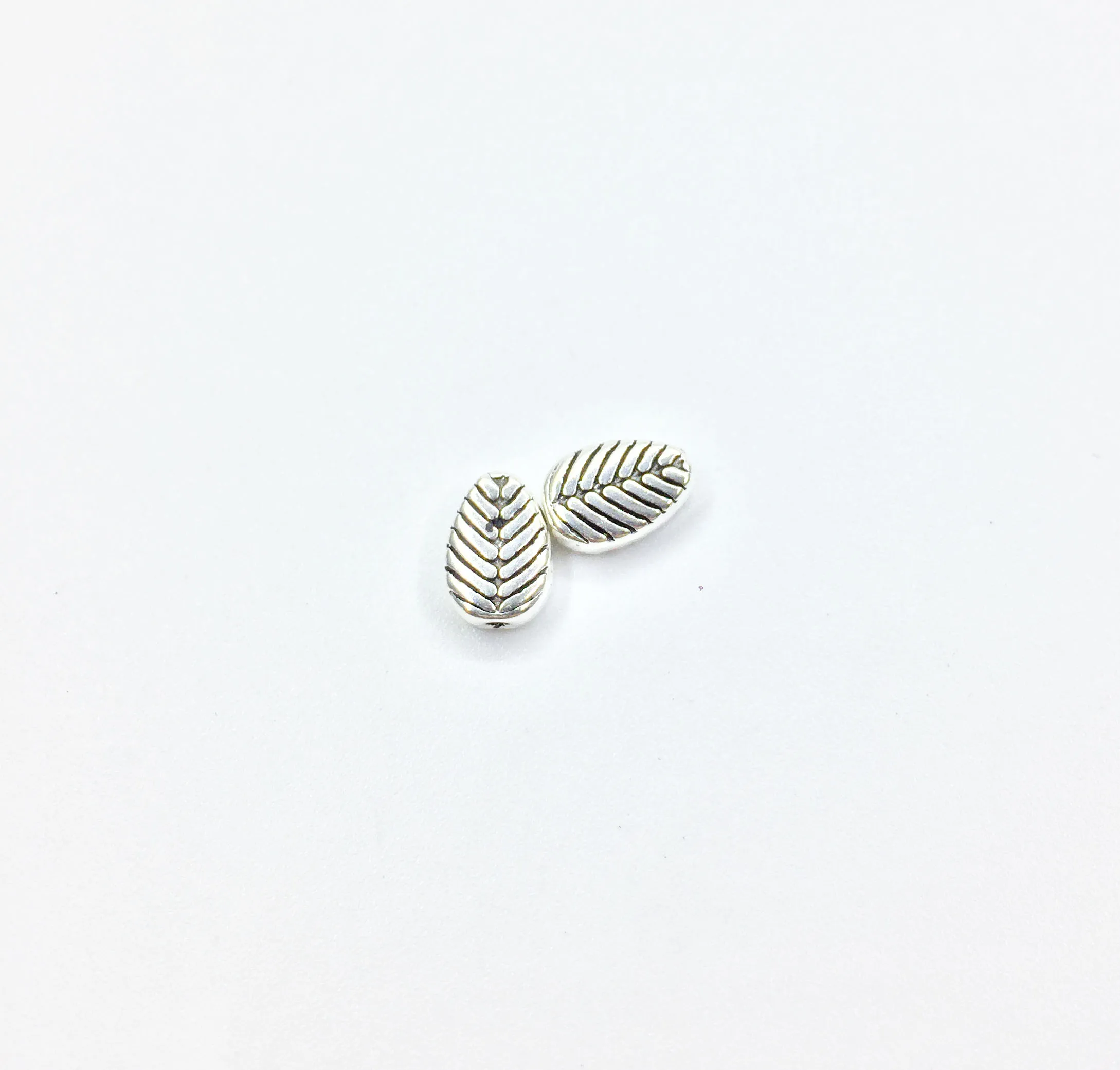 

Eruifa 30pcs 8*6mm Pretty Leaf Spacer Beads Zinc alloy Jewelry DIY Handmade Bracelet Necklace Earring