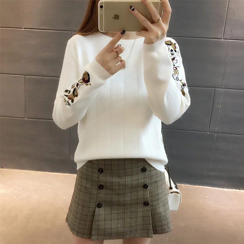 2018 Autumn and Winter Women Sweater and Pullovers Leisure Female Flowers Embroidered Patch Knitted Sweater LJ1013