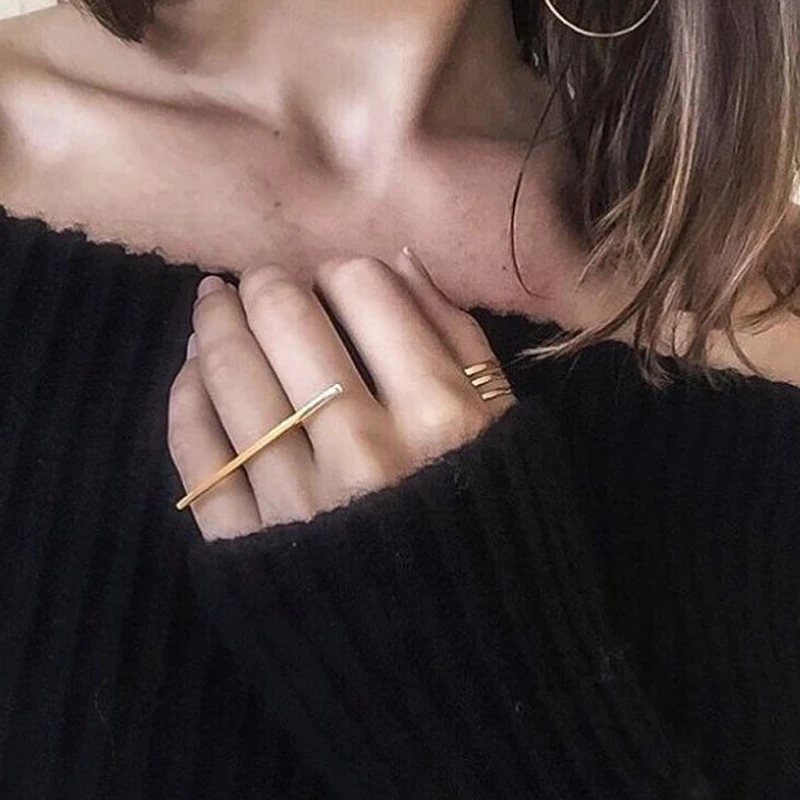 Minimalist Ring: Những chiếc nhẫn đơn giản và tinh tế luôn là lựa chọn yêu thích của những người yêu thích sự đơn giản, trang nhã. Một chiếc nhẫn minimalist có thể giúp bạn tôn lên sự thanh lịch và tinh tế của bản thân. Hãy tận dụng những ưu đãi cực đã từ các shop trực tuyến để có được một bộ sưu tập những chiếc nhẫn đẹp và ý nghĩa.