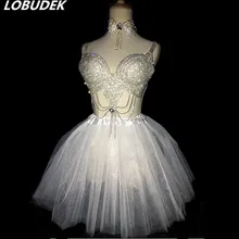 Блестящие стразы, бикини, белая юбка, DJ певица, Одежда для танцев, бар, ночной клуб, танцевальная команда, джаз, сценическое шоу, костюм для выступлений