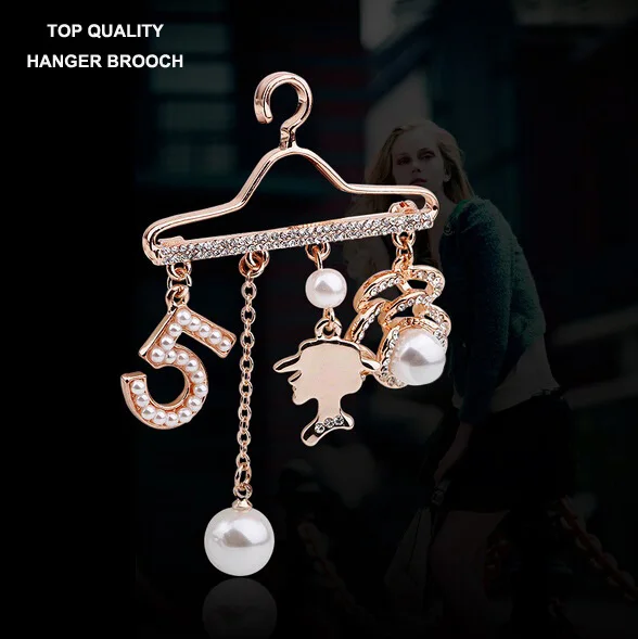 Top Fashion 5 Queen Portrait Pearl Hanger C Brooch Pin Rhinestone Scarf Broches Plated Rose Gold Brooches for Women Lady | Украшения и