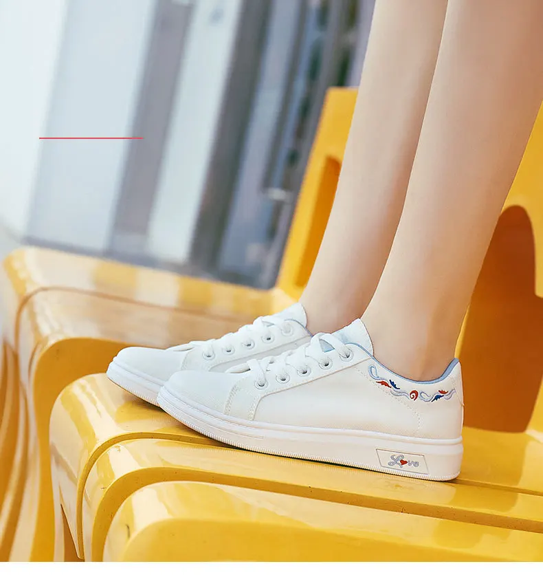 TB2MkHzBrSYBuNjSspiXXXNzpXa_!!671397438.Women Casual Shoes 2018 Autumn Women Sneakers Fashion Embroider Breathable Platform White Canvas Women Shoes