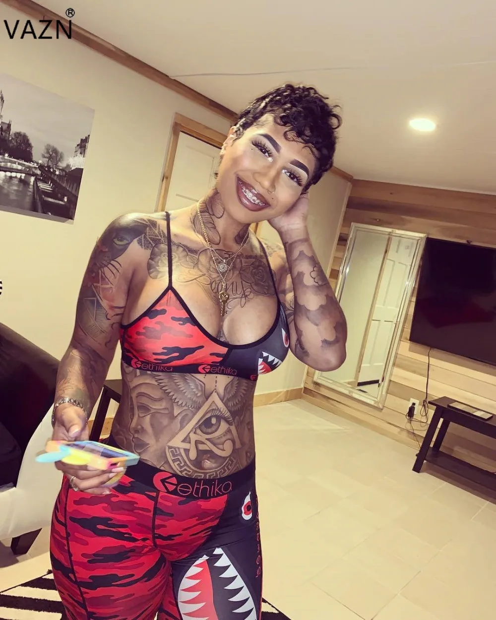 VAZN 2019 مثير قمة الموضة تصميم مثير المرأة طباعة 2 قطعة مجموعات مثير سيدة الخامس الرقبة أكمام الجوف خارج نحيل Playsuits LSL6222