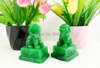 

Wholesale 2PCS Resin Imitation Green Gem Crafts Lion Mascot Decoration Chinese Handicrafts Home Decoration Big Street Wealth