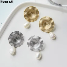 HUANZHI Корея новые золотые матовые металлические геометрические неровные диски с натуральным пресноводным жемчугом большие серьги-гвоздики для женщин и девушек