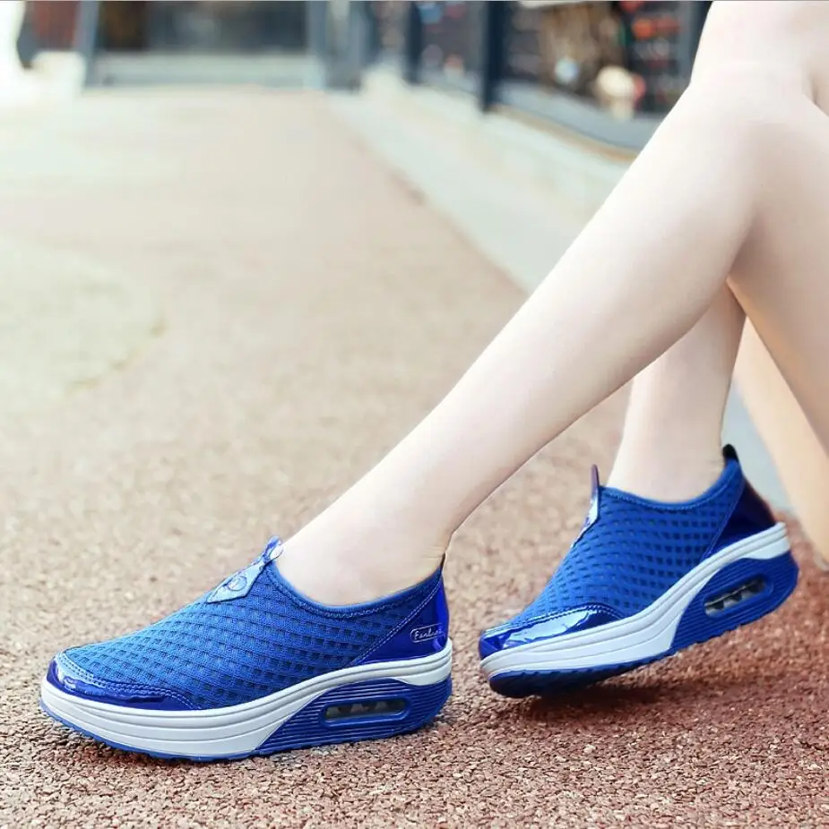 Новинка года Для женщин легкие кроссовки летние Обувь с дышащей сеткой; женские прогулочные туфли; женская обувь для прогулок на открытом воздухе Y44