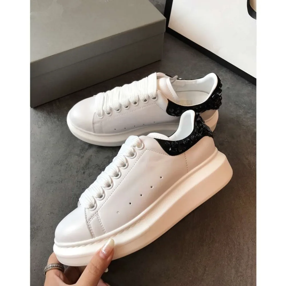 

Crystal Rhinestone White Tennis Shoes Women Sneakers Luxury Designer Fashion Woman Casual Flats Lace-up Vulcanized Shoes 3 Color