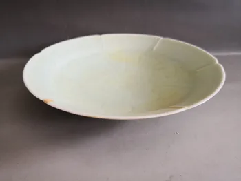 

Chinese old porcelain Green glaze bowl plate