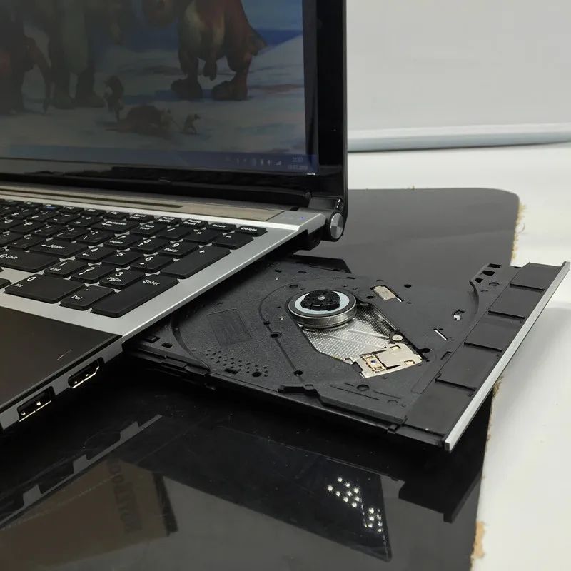 Игровой ноутбук 15 6 дюйма 8 Гб DD3R + 128 SSD четырехъядерный процессор Intel I7 быстрая