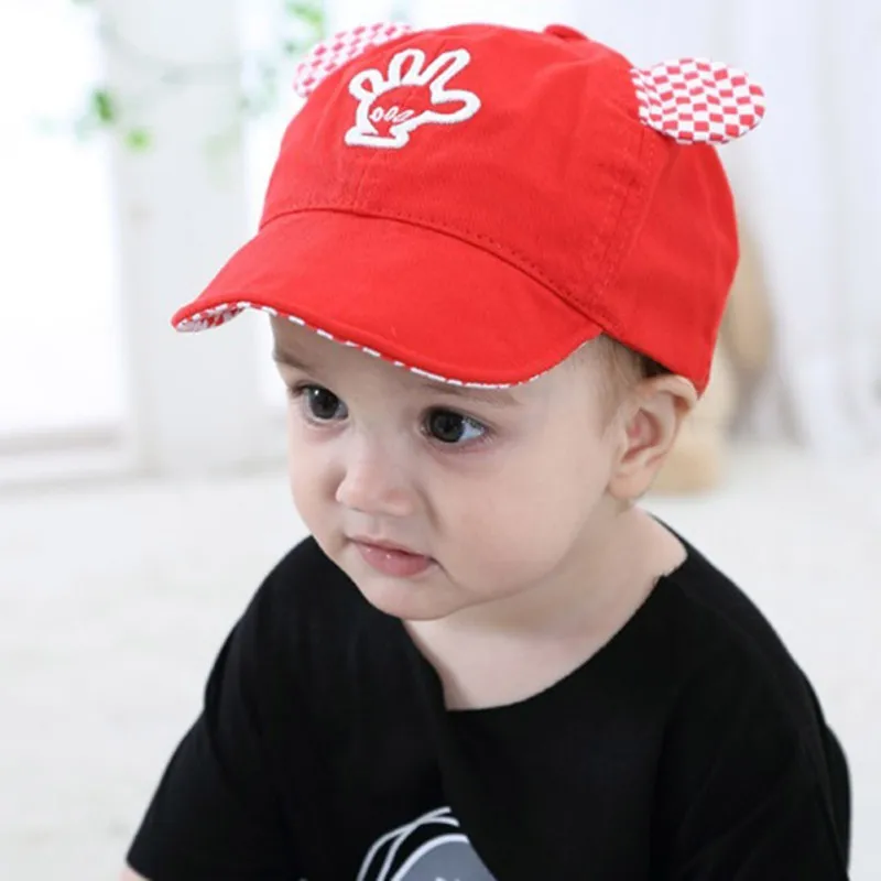 младенец в кепке. бейсболка new era nyc 9forty. кепки маленькие. розовая бейсболка. маленькие бейсболки.