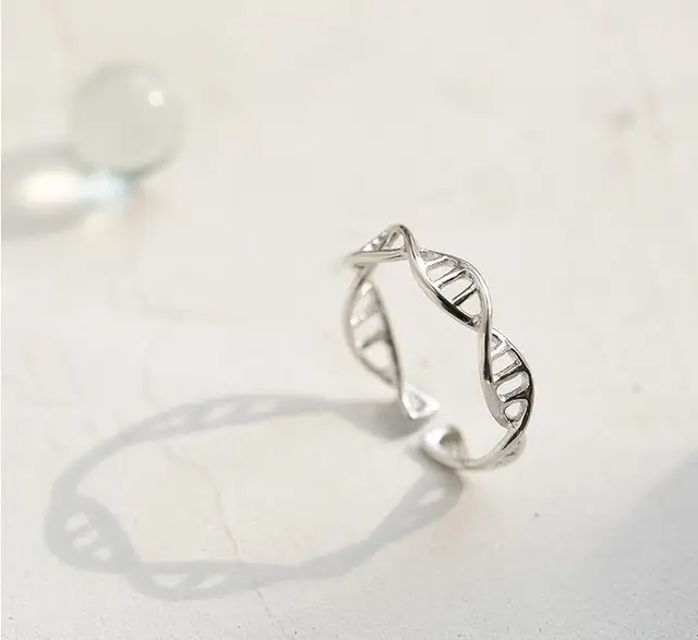 Женское кольцо из серебра 925 пробы с геометрическим узором