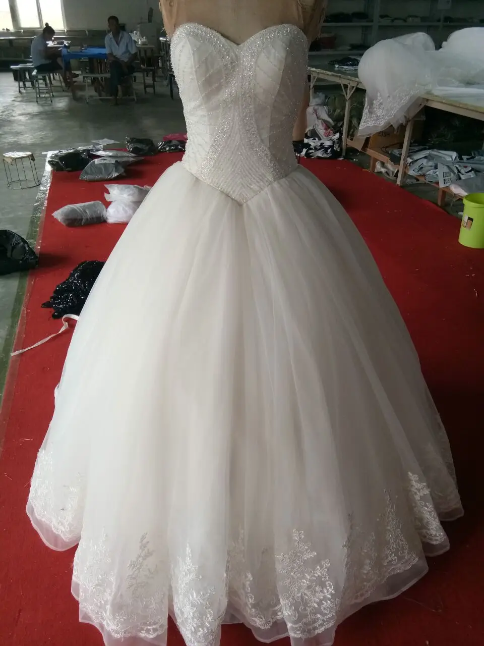 Clearance Sexy sleeveless A line Wedding Gowns with Lace Bead instock