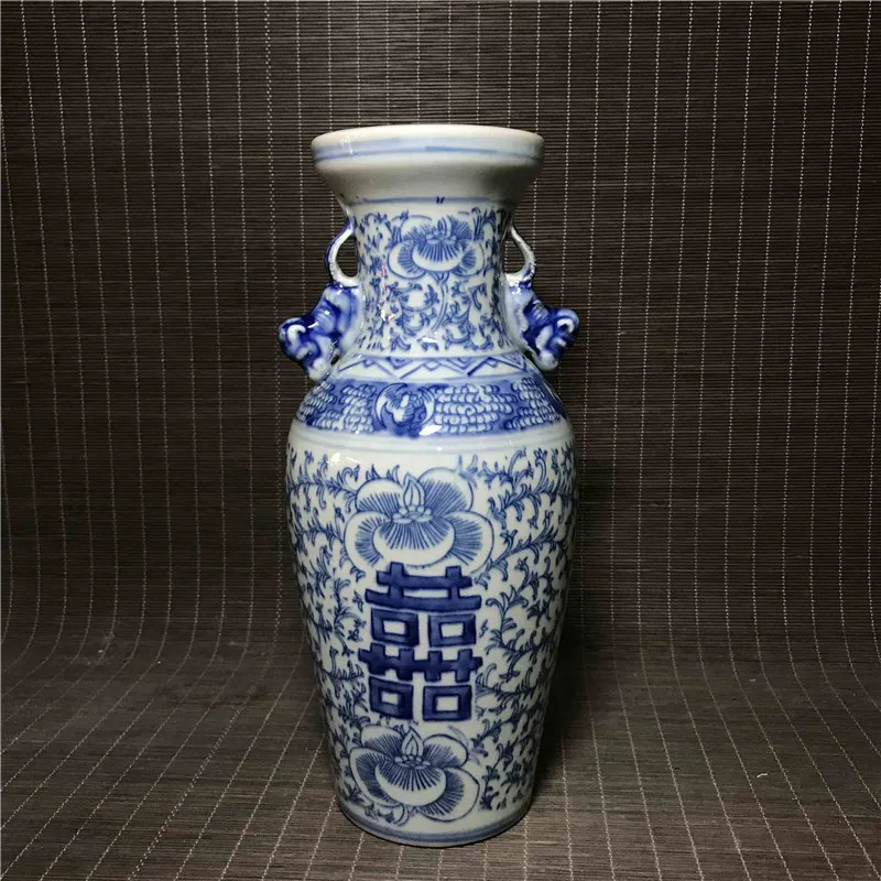 

:Chinese old porcelain Blue and white porcelain Double happiness binaural ears vase