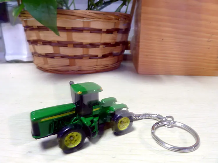ERTL Toys John Deere 8R Tractor Key Chain 