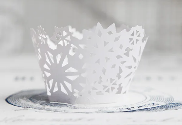 

Free Shipping white hollow lace snowflake decoration cupcake wrappers silver paper cupcakes cup cake party baking wrapper