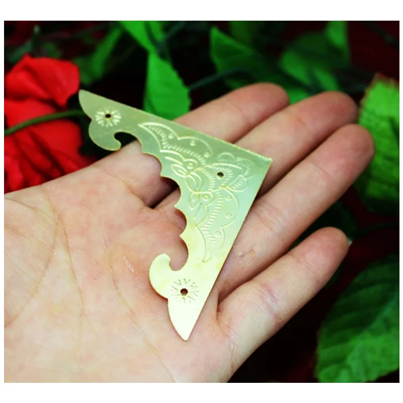 Filigree-Triangle-Bat-Coner-Cabochon-Ancient-Yellow-Corner-Flatback-Metal-Embellishments-Scrapbooking-Decor-For-Wooden-Box (3)