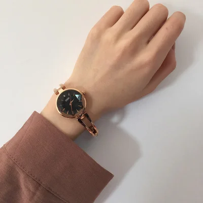 

Korean fashion women's watch student casual quartz watch men and women trend retro belt couple table