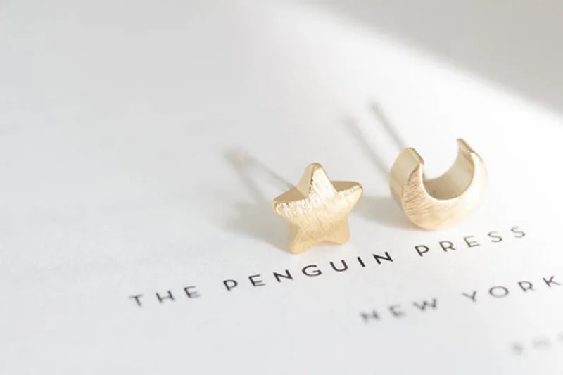 

Jisensp New Romantic Small Star Moon Earrings Women Kids Everyday Jewelry Asymmetrical Studs Gold Minimalist Earrings oorbellen