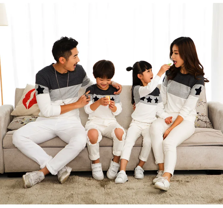 Повседневный семейный набор свитеров со звездами в стиле пэчворк одежда с круглым вырезом для мамы, дочки, папы и сына комплект одежды для семьи