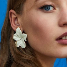 

Vedawas 8 Colors Cute Ethnic Earrings For Women Charm Flower Cheap Wholesale Statement Earrings Bohemian Ear Jewelry xg1155