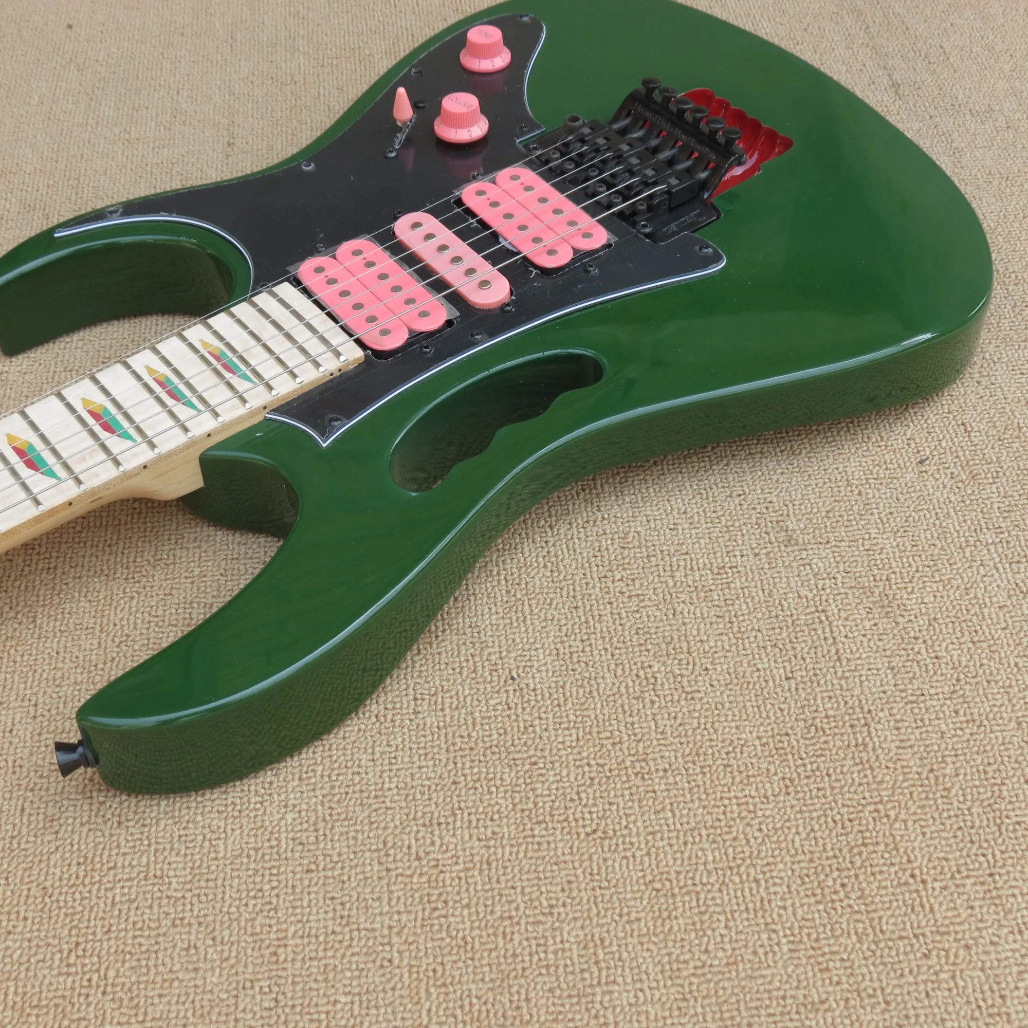 Пользовательские JEM армейская зеленая гитара обезьяна сцепление и Лев коготь тремоло полости комплектующие черного цвета, индивидуальные! IB-13