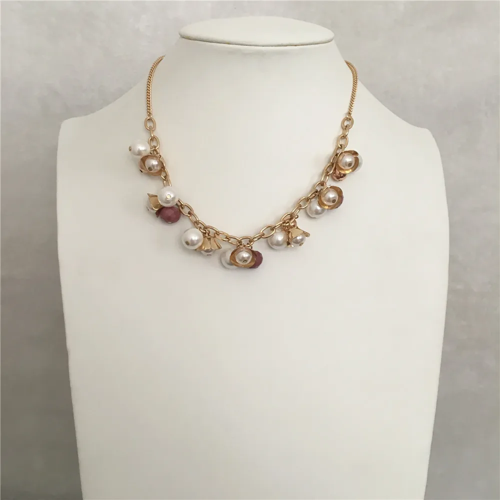 

LOVELY GOLD COLOR PEARL FLOWER BEAD PENDANT CHARM SHORT NECKLACE FOR WOMEN