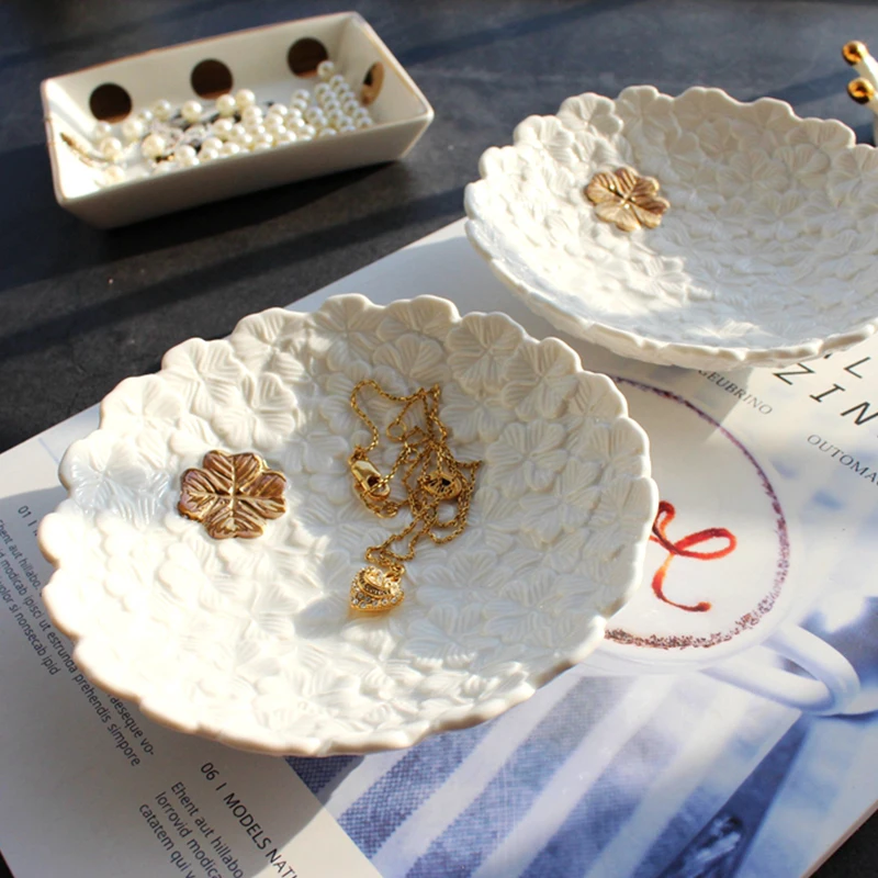 Белый четырехлистный клевер керамическая Ювелирная тарелка Золотой фарфор обеденные тарелки Блюдо декоративное хранение туалетный лоток ожерелье хранение