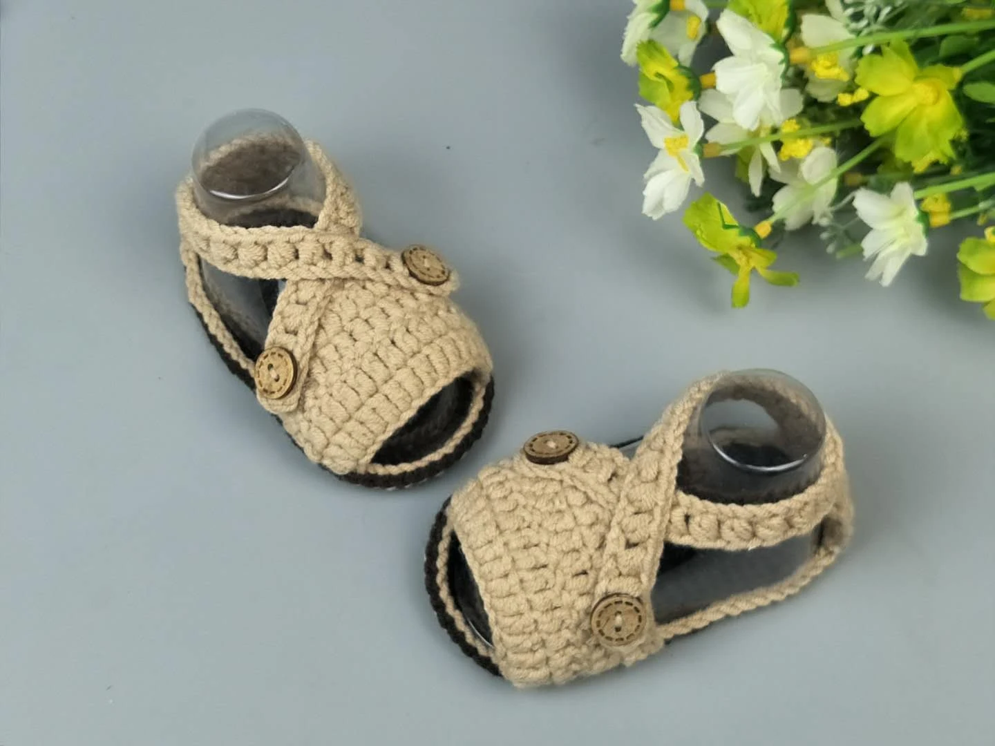QYFLYXUEHand Knitted Baby Wool Sandals, 0-1 Year Olds, Buckles, Soft Floor Shoes, Newborn Floor Socks Summer.