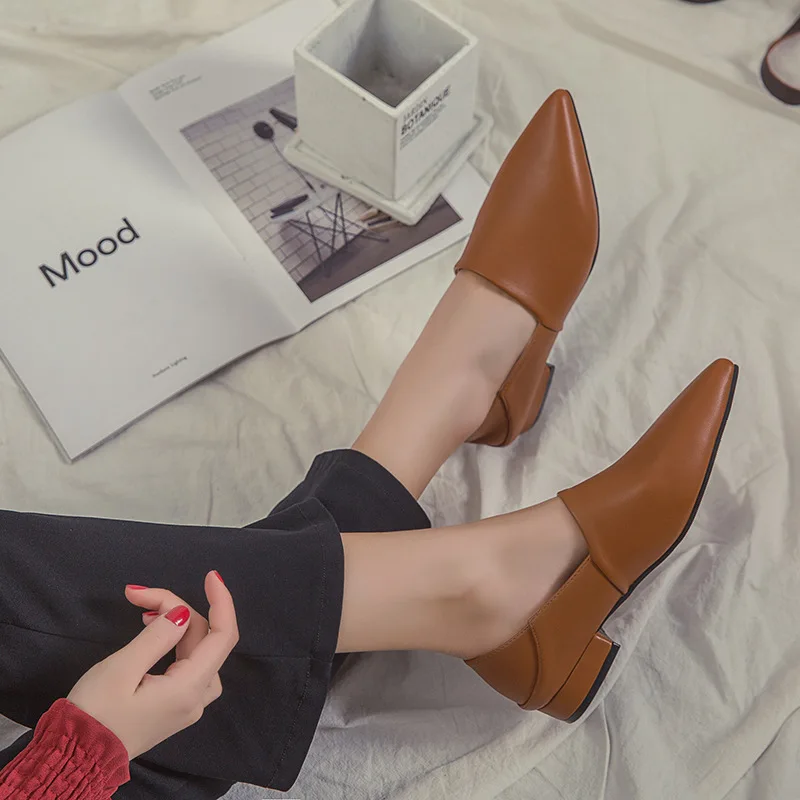 

2019 spring new pointed flats shoes for female casual wild shallow mouth comfortable slip on woman shoe black Ladies Loafers