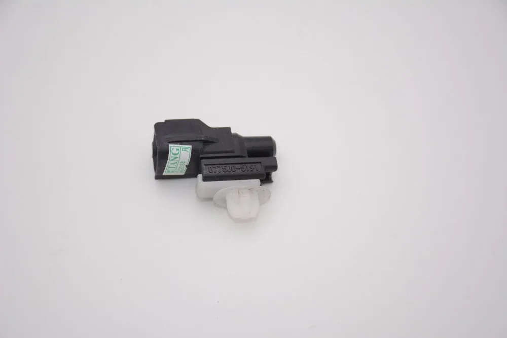 1 Pcs New Air Temp Outside Temperature Sensor MR320628 for Mitsubishi
