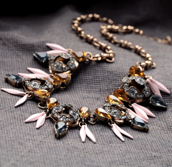 

2019 Fashion Design Newest Arrival Colorful Resin Exquisite Glass Natural Stone Gold Color Statement Necklaces For Women