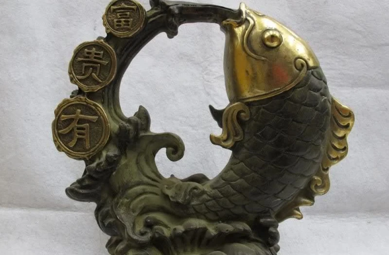 

Chinese Classic Bronze Gilt Home Feng Shui overfly carp cyprinoid Fish Wealth