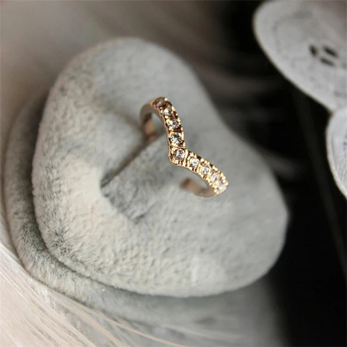 

Wholesale Hot Fashion Girl V shape Finger Rings Bijoux New Simple Crystal Ring For Women Wedding Jewelry Accessories Gift
