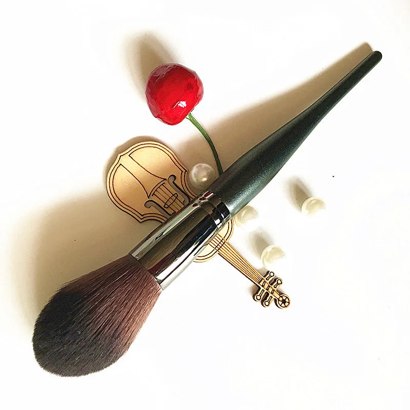 

1pcs pointed tail large facial makeup brush high gloss foundation blush brush setting brush professional beauty tools