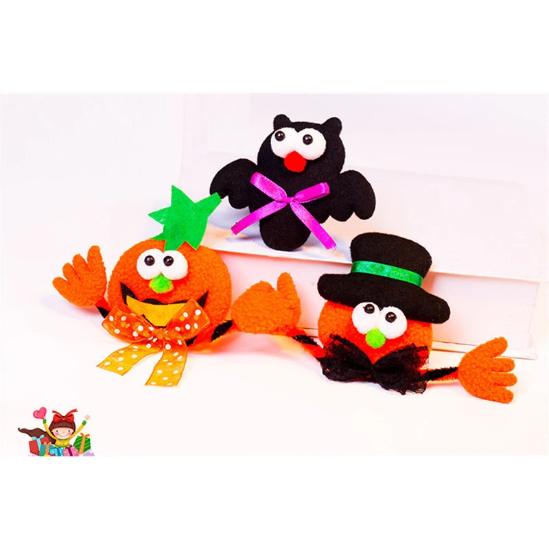 

2018 new Child Halloween cartoon bat pumpkin animal flash brooch glow badge party DIY clothes decorative luminous props