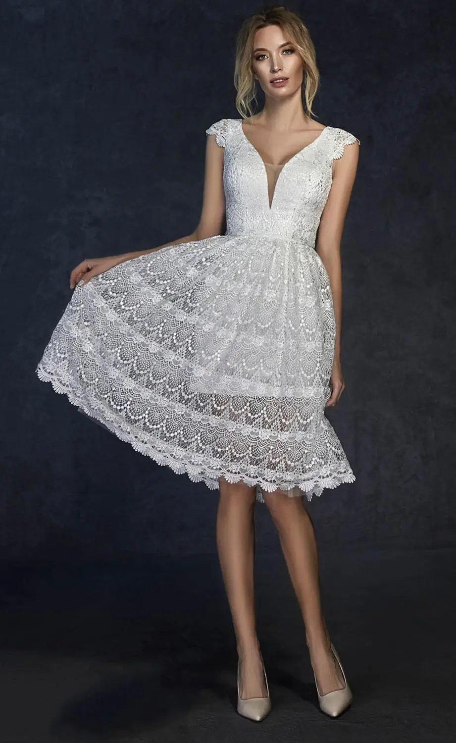 

Bohemian Short Wedding Dress for Bride Sexy Knee Length Lace Bridal Wedding Gowns Cap Sleeves Romantic Vestido de Novia Corto