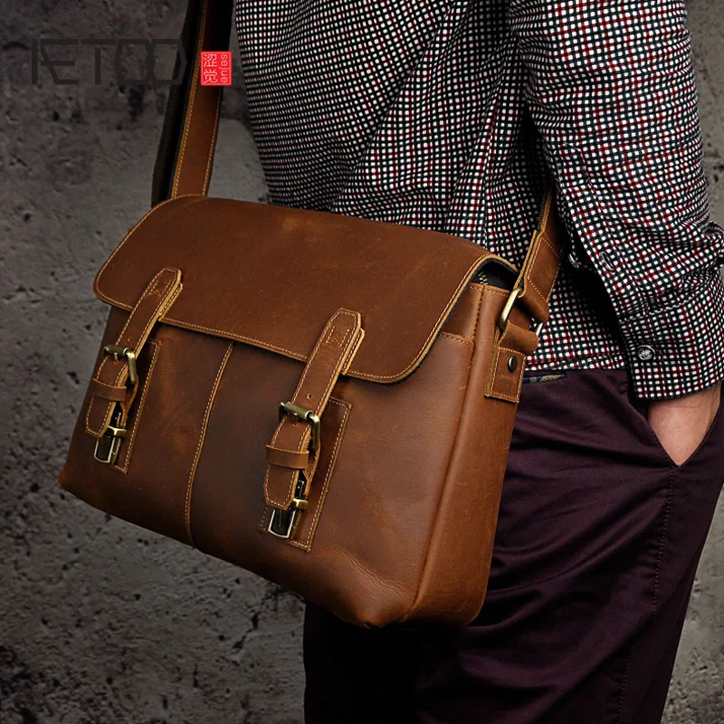 

AETOO The first layer of mad horse leather leather Europe and the United States retro men 13 inch flat shoulder diagonal package