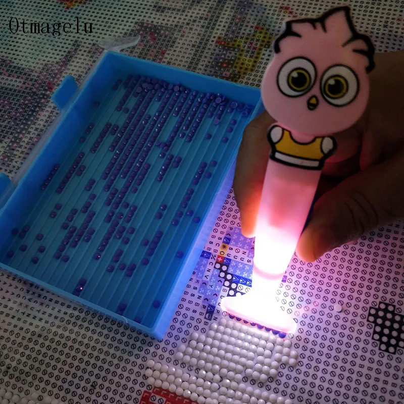Cartoon Diamond Painting Drill LED Pen Self-contained Luminous Night Point Drill Pen Embroidery Painting Tools Cross Kit Pen