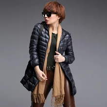 Большой размер ультра тонкий легкий тонкий белый утиный пух зимняя куртка для женщин длинный дизайн с капюшоном плиссированные куртки для осени