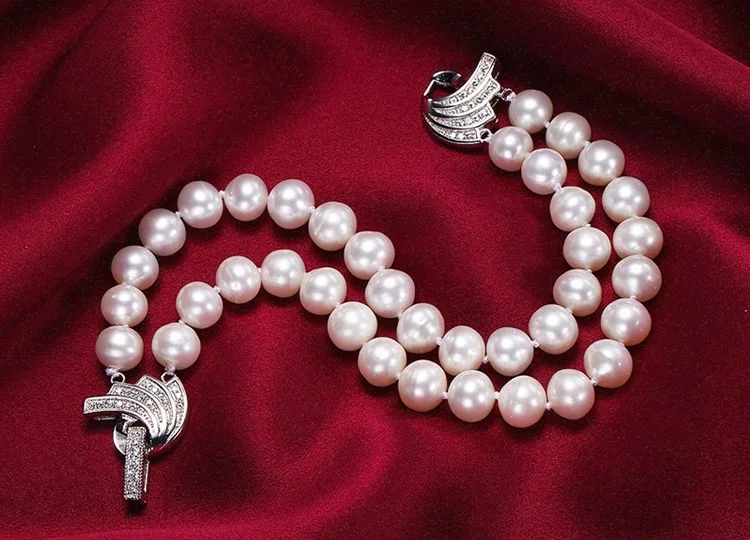 3045419104_2142720823