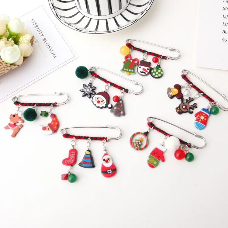 

2018 Christmas Brooch Pin Santa Snowman Badges Jewelery Clothing Corsage Bell Elk Sled Dog Cartoon Fun Winding Brooches